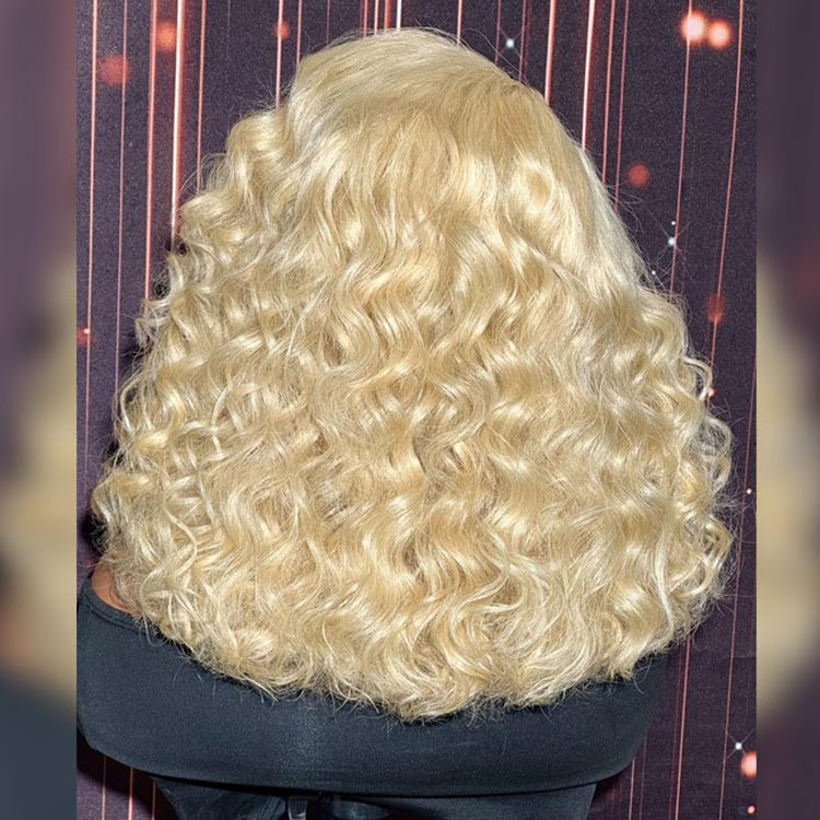 loose curly hair